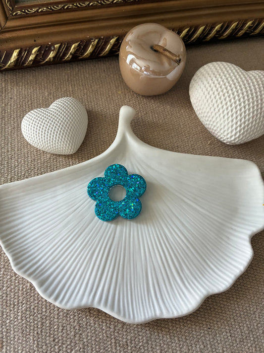 Broche Fleur bleue pailletée